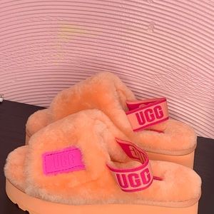 UGG SLIPPERS